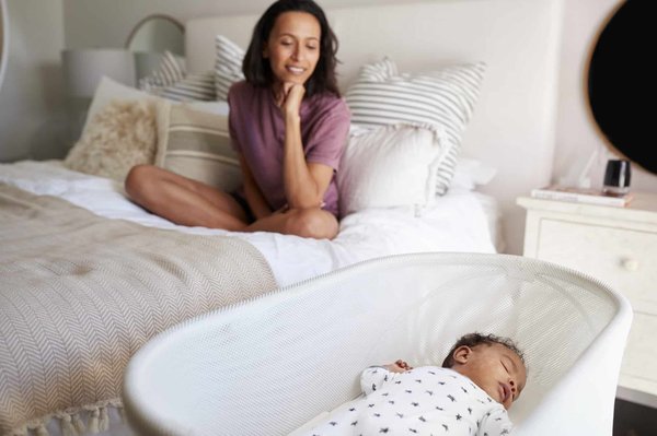 Les bénéfices du lit bébé cododo : offrir un sommeil confortable avec le bon matelas pour bébé